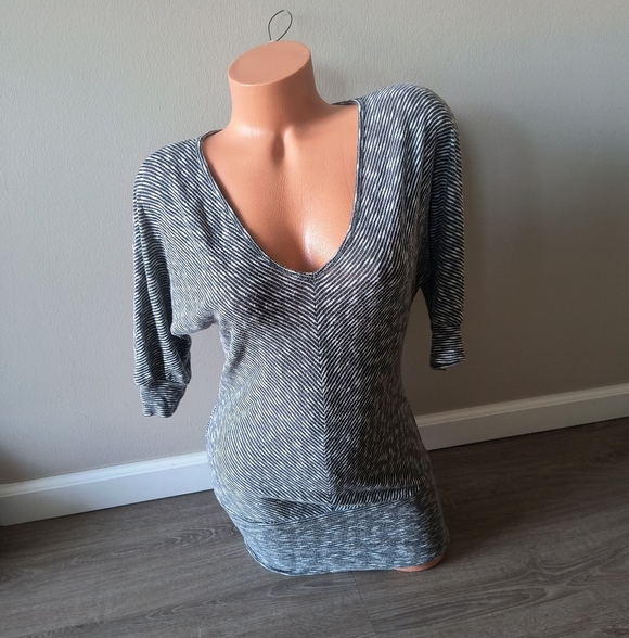 Soprano Women's Vneck Dolman Sleeve Striped Knit Sweater Top Gray White Size S - Picture 6 of 7
